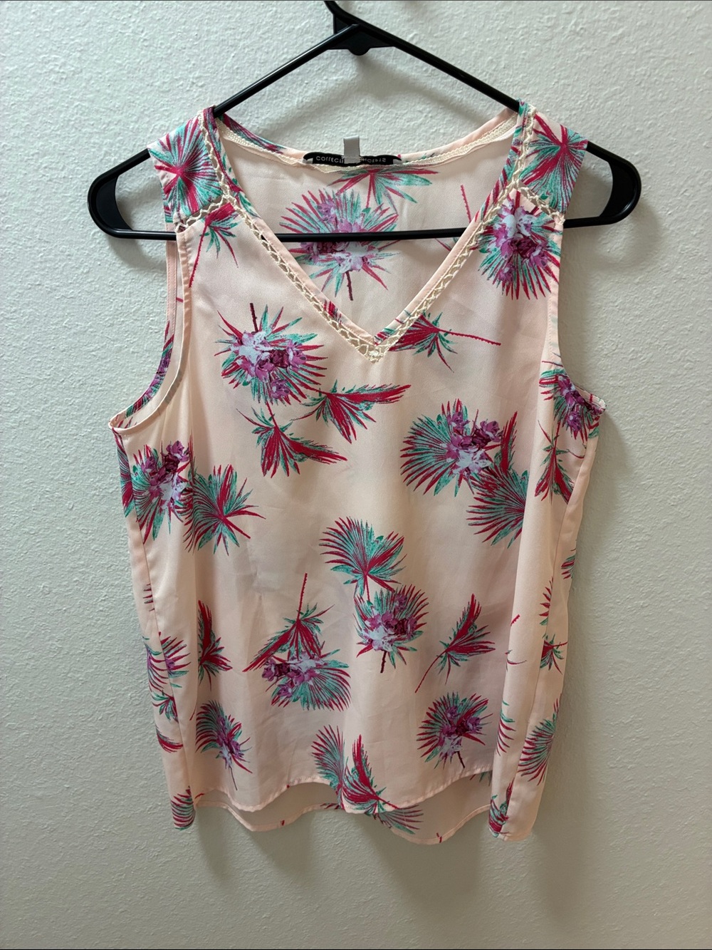 Collective Concepts Pink Tropical Print Sleeveless V-Neck Camisole